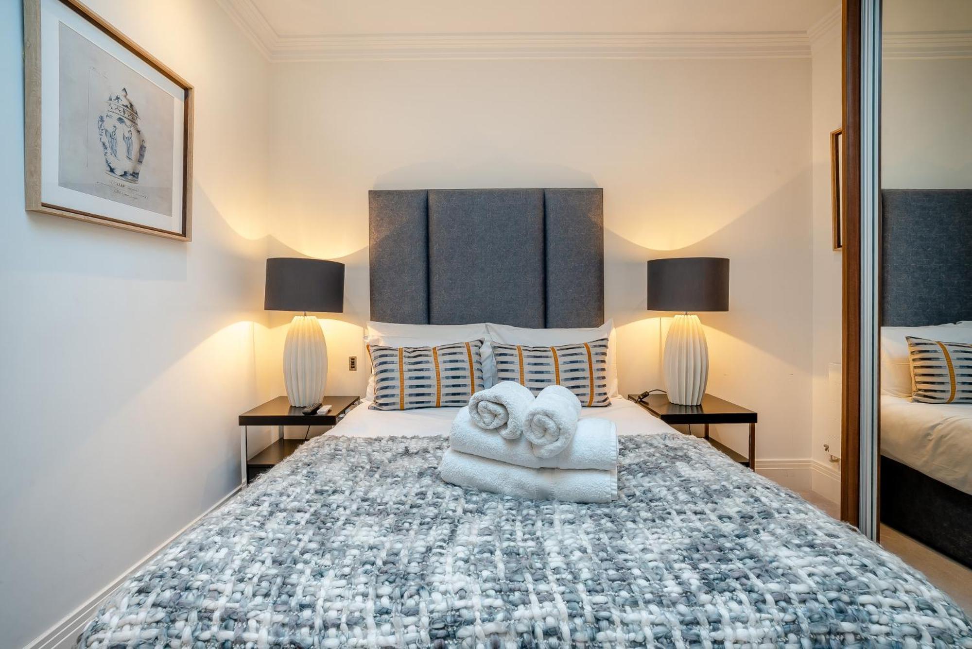 Palace Wharf Apartments Лондон Экстерьер фото