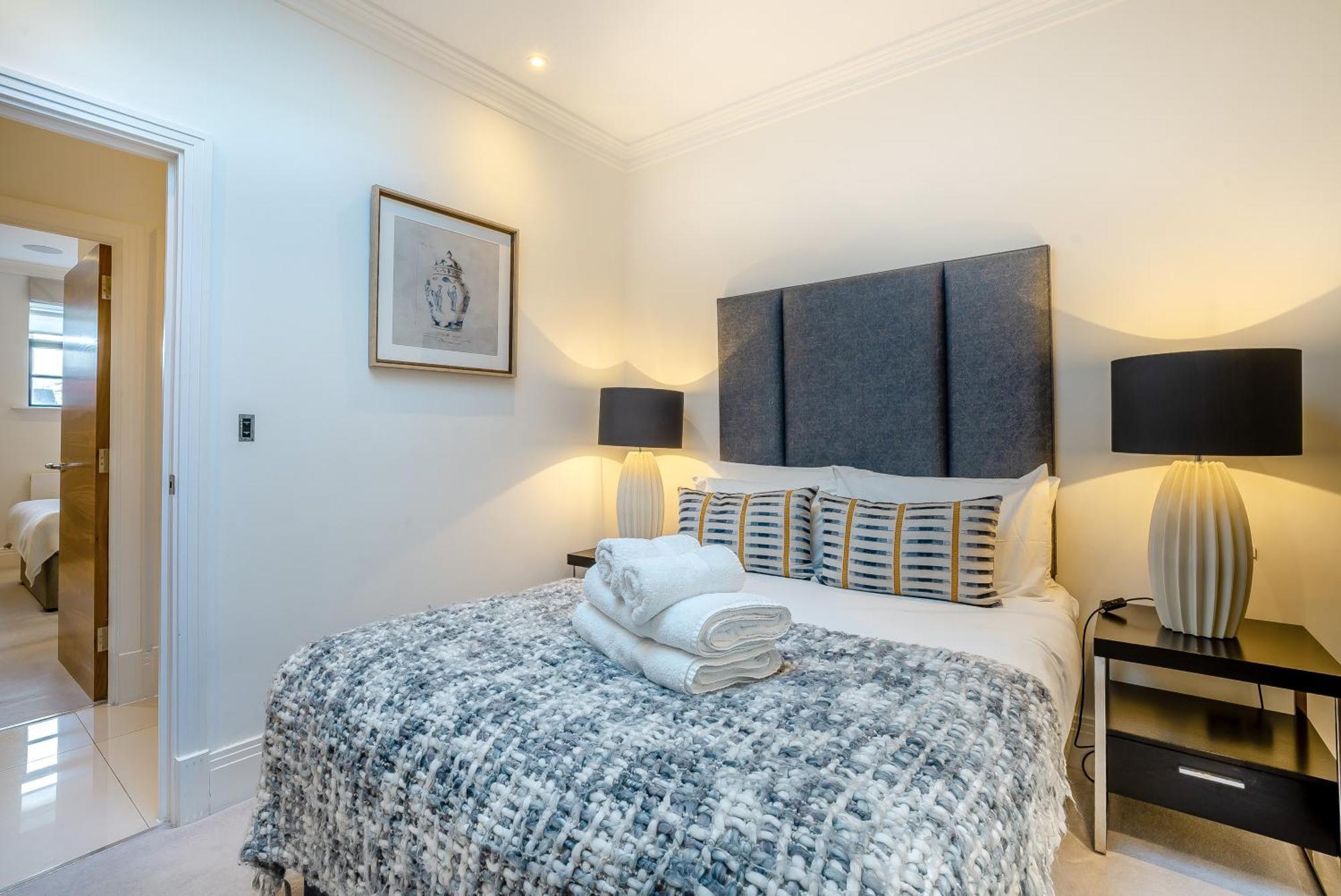 Palace Wharf Apartments Лондон Экстерьер фото