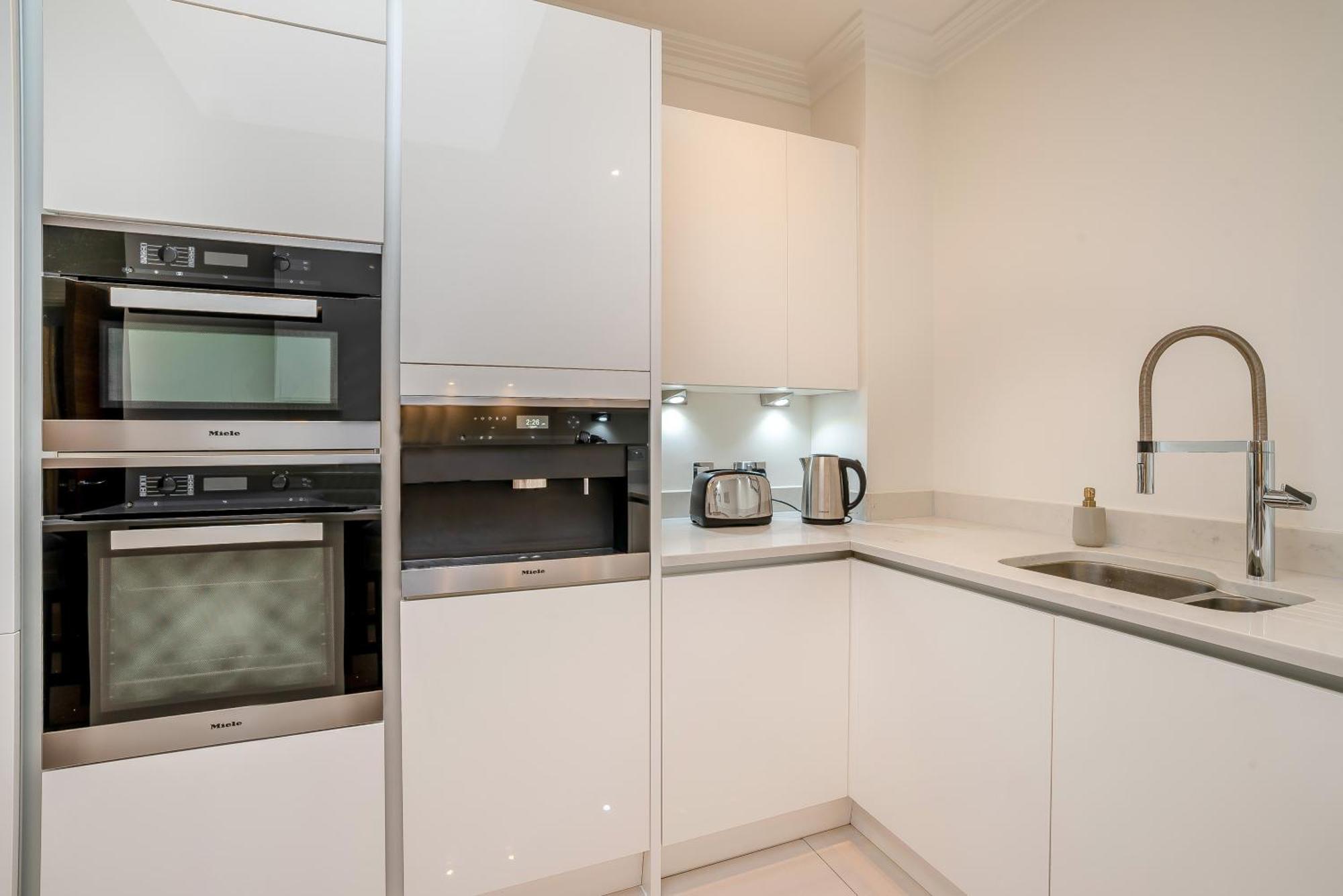 Palace Wharf Apartments Лондон Экстерьер фото